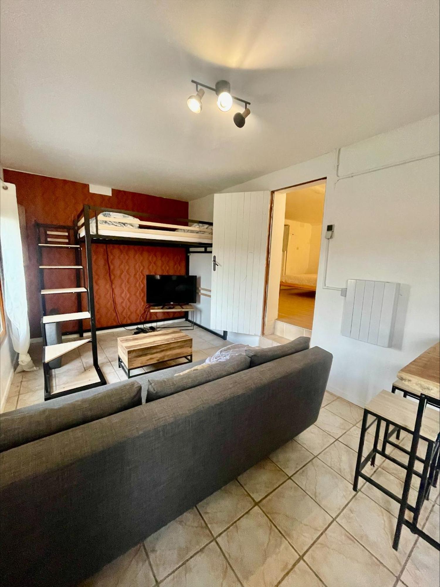 Logement En Rez De Jardin Guerard Exterior photo