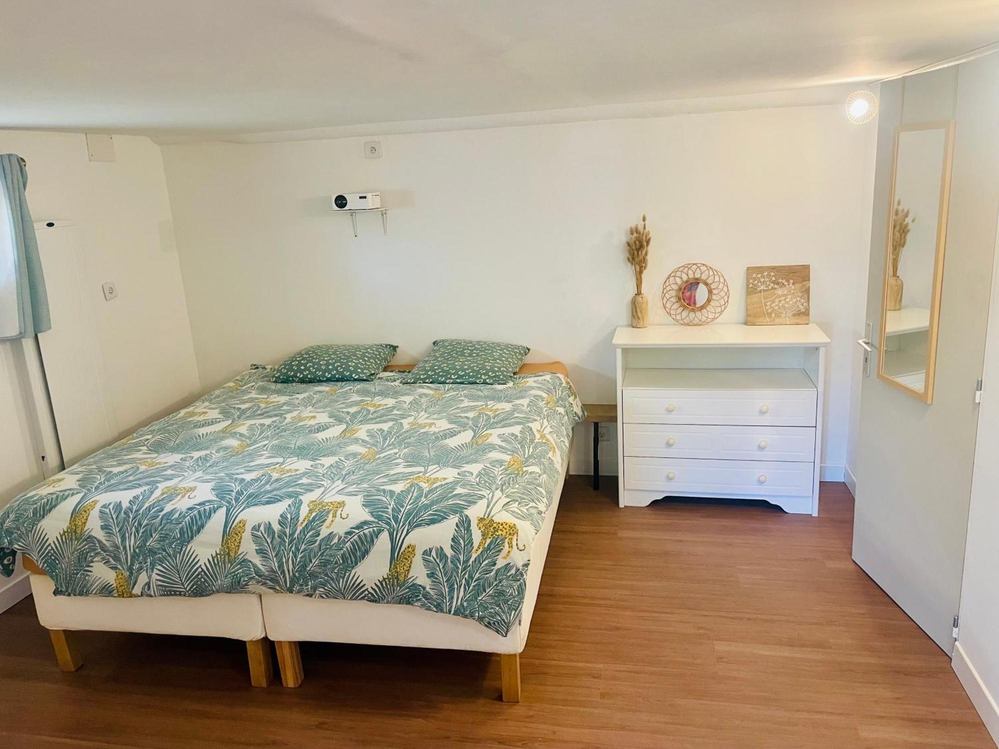 Logement En Rez De Jardin Guerard Exterior photo